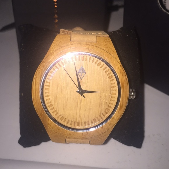 Woodgrain Watch - Picture 2 of 4